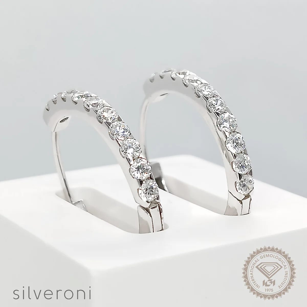 glamorous-lab-grown-diamond-18k-gold-hoop-earrings.webp