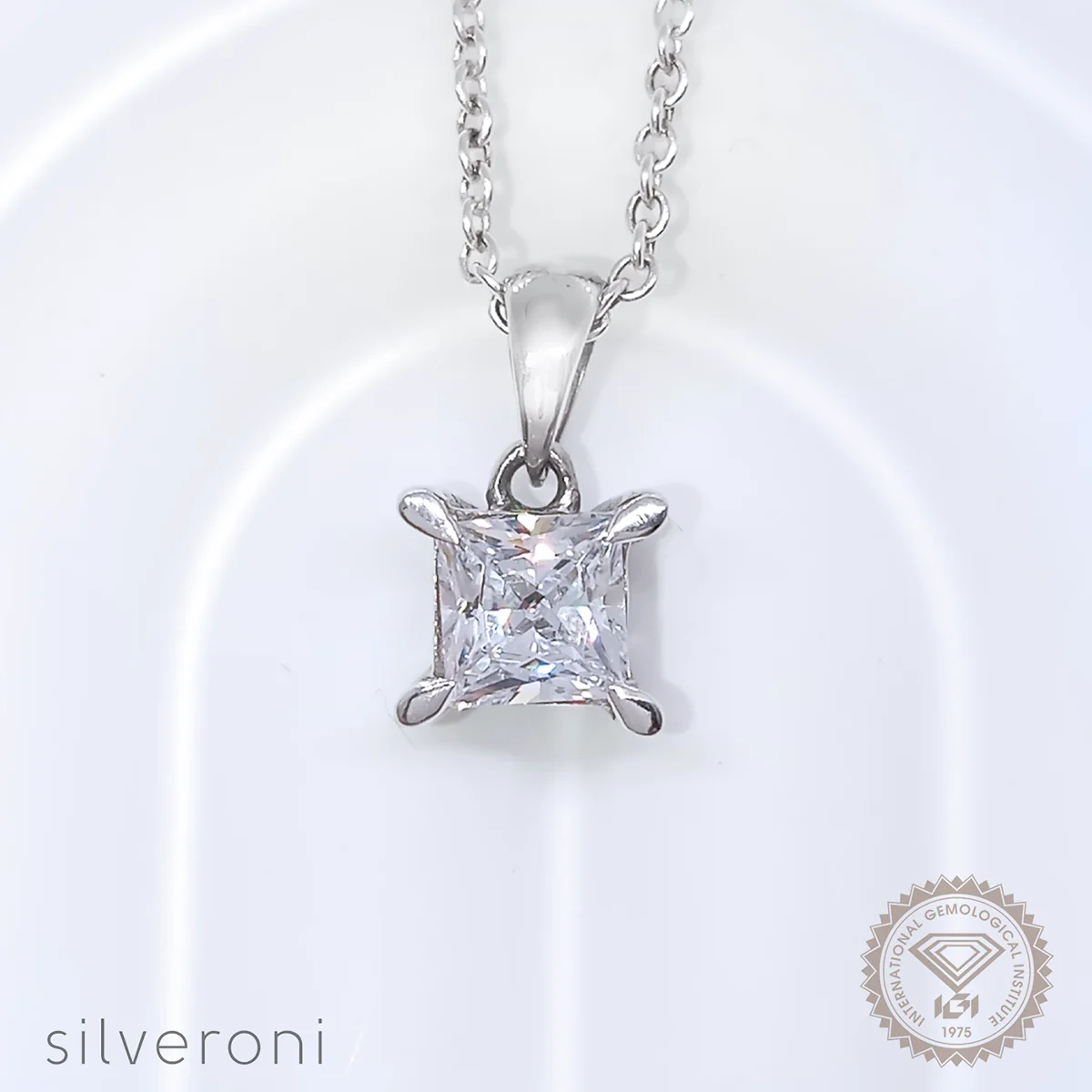 radiant-whisper-lab-grown-diamond-necklace-silveroni.webp