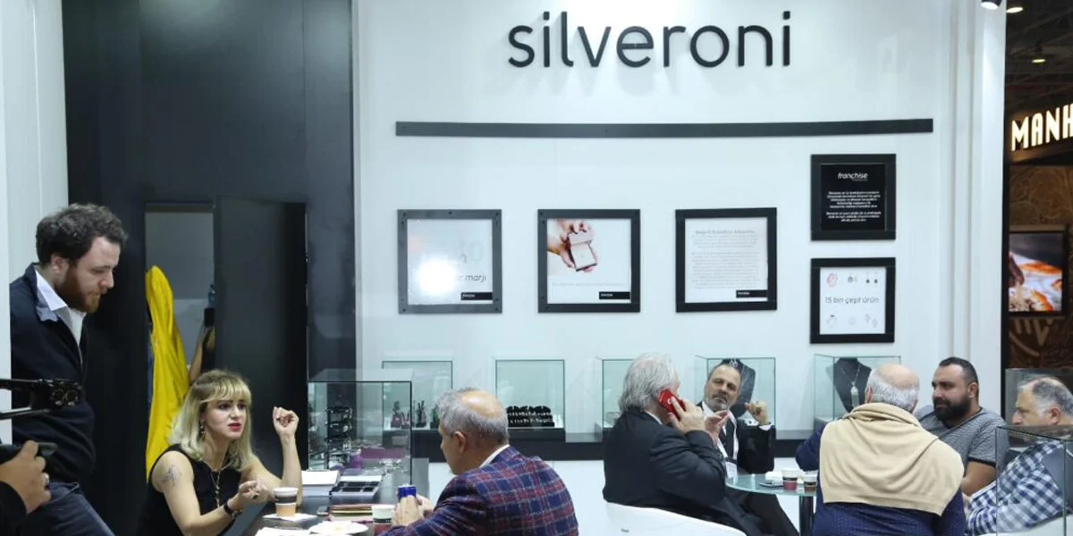 Brilliant Earth vs Silveroni – Is There a Difference Between Them?