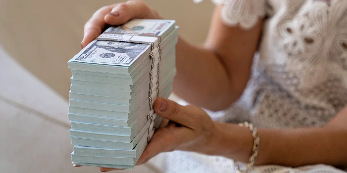 Do Lab-Grown Diamonds Have Any Resale Value? A Silveroni Perspective