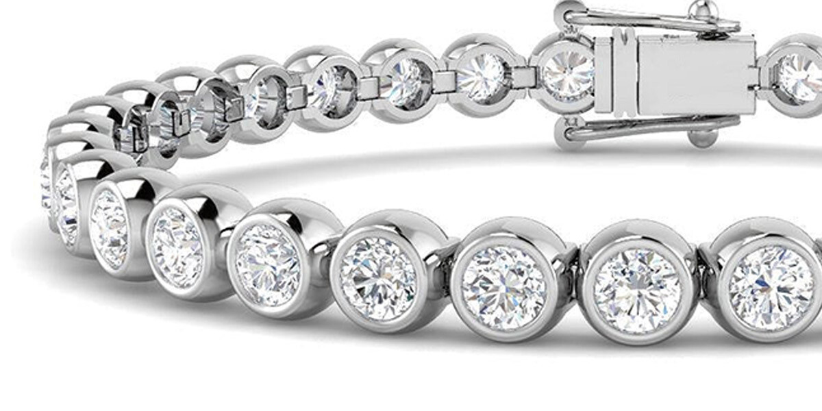 VVS Brilliant Lab Grown Diamond Bracelets in 18K Ethical Gold by Silveroni