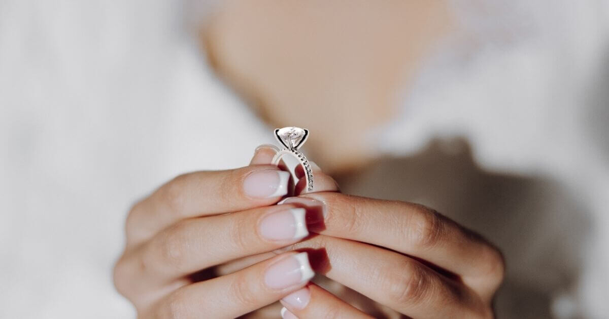 Hidden Halo Vs Halo Rings Which Sparkle Style Is for You?