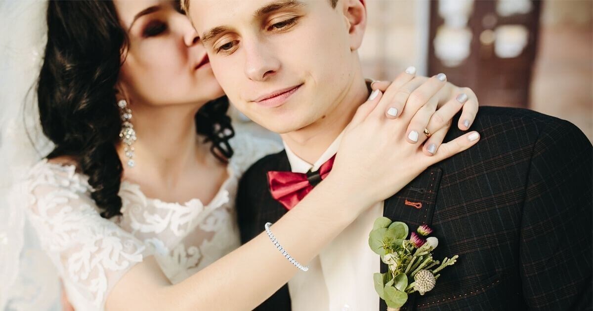 Who Buys Wedding Rings? 2025 Trends and Suggestions