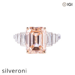 Emerald Cut VVS Fancy Lab Grown Diamond Ring in 18K Gold - Silveroni
