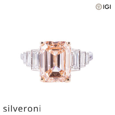 Emerald Cut VVS Fancy Lab Grown Diamond Ring in 18K Gold - 1