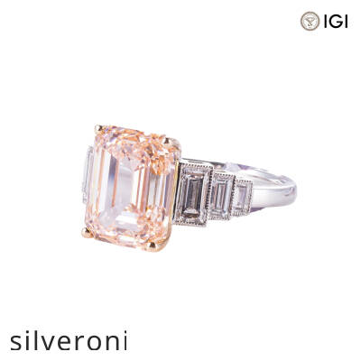 Emerald Cut VVS Fancy Lab Grown Diamond Ring in 18K Gold - 3